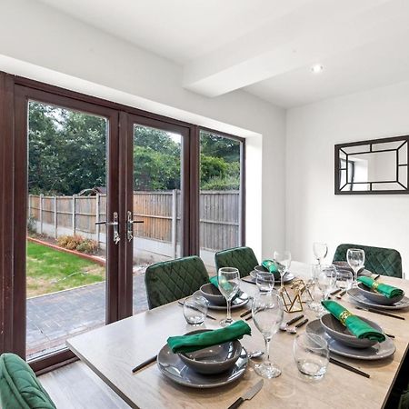 Walsall - 4 Bedroom House, Wi-Fi, Garden , Sleeps 8 - Jrr Stays Bescot Buitenkant foto