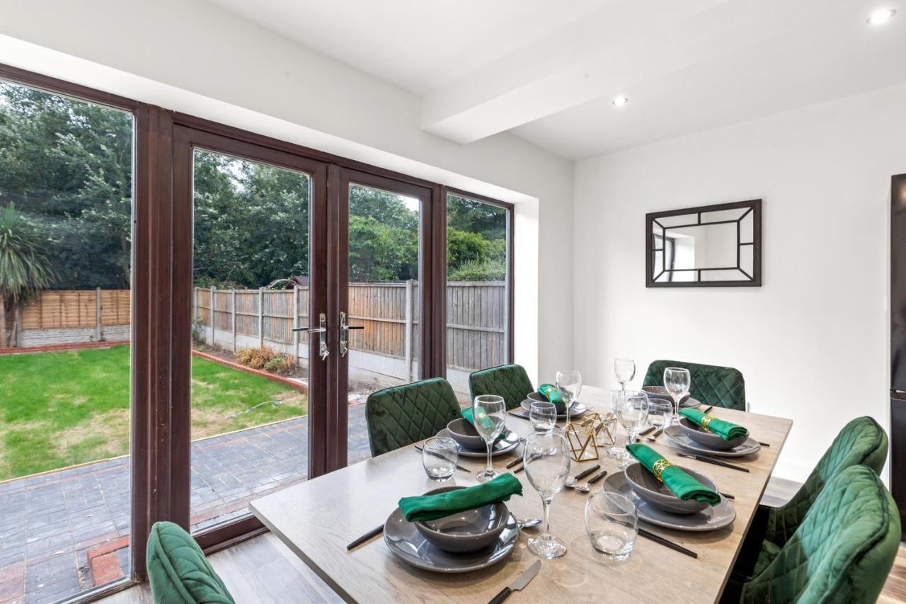 Walsall - 4 Bedroom House, Wi-Fi, Garden , Sleeps 8 - Jrr Stays Bescot Buitenkant foto