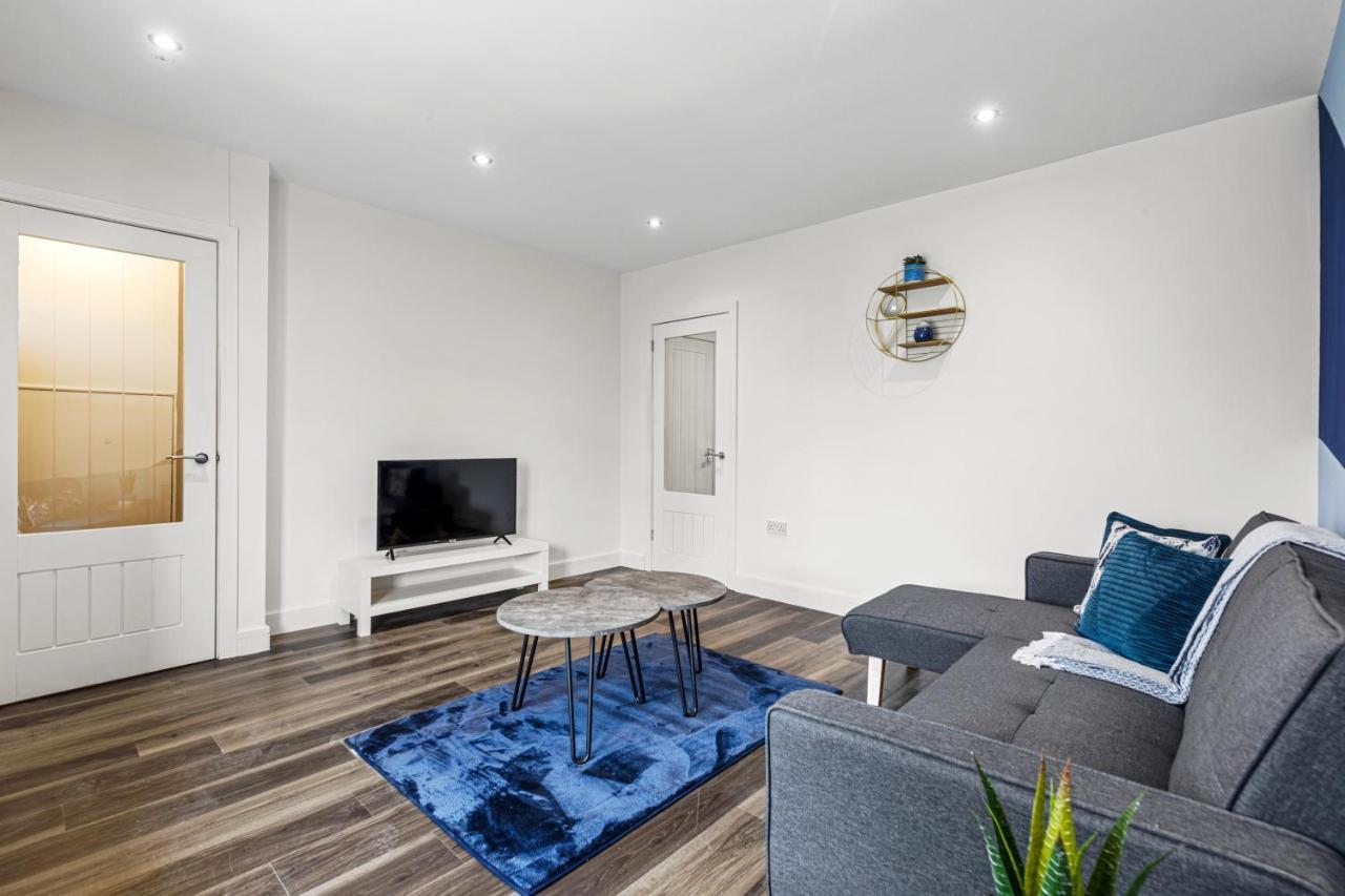 Walsall - 4 Bedroom House, Wi-Fi, Garden , Sleeps 8 - Jrr Stays Bescot Buitenkant foto