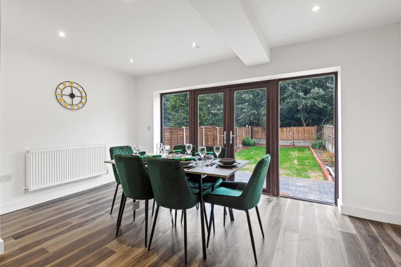 Walsall - 4 Bedroom House, Wi-Fi, Garden , Sleeps 8 - Jrr Stays Bescot Buitenkant foto