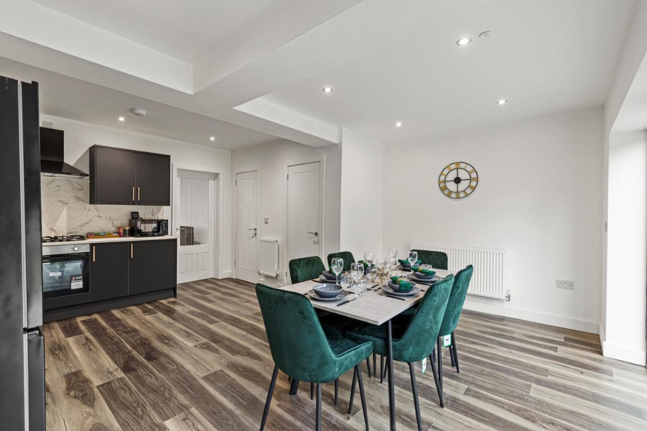 Walsall - 4 Bedroom House, Wi-Fi, Garden , Sleeps 8 - Jrr Stays Bescot Buitenkant foto