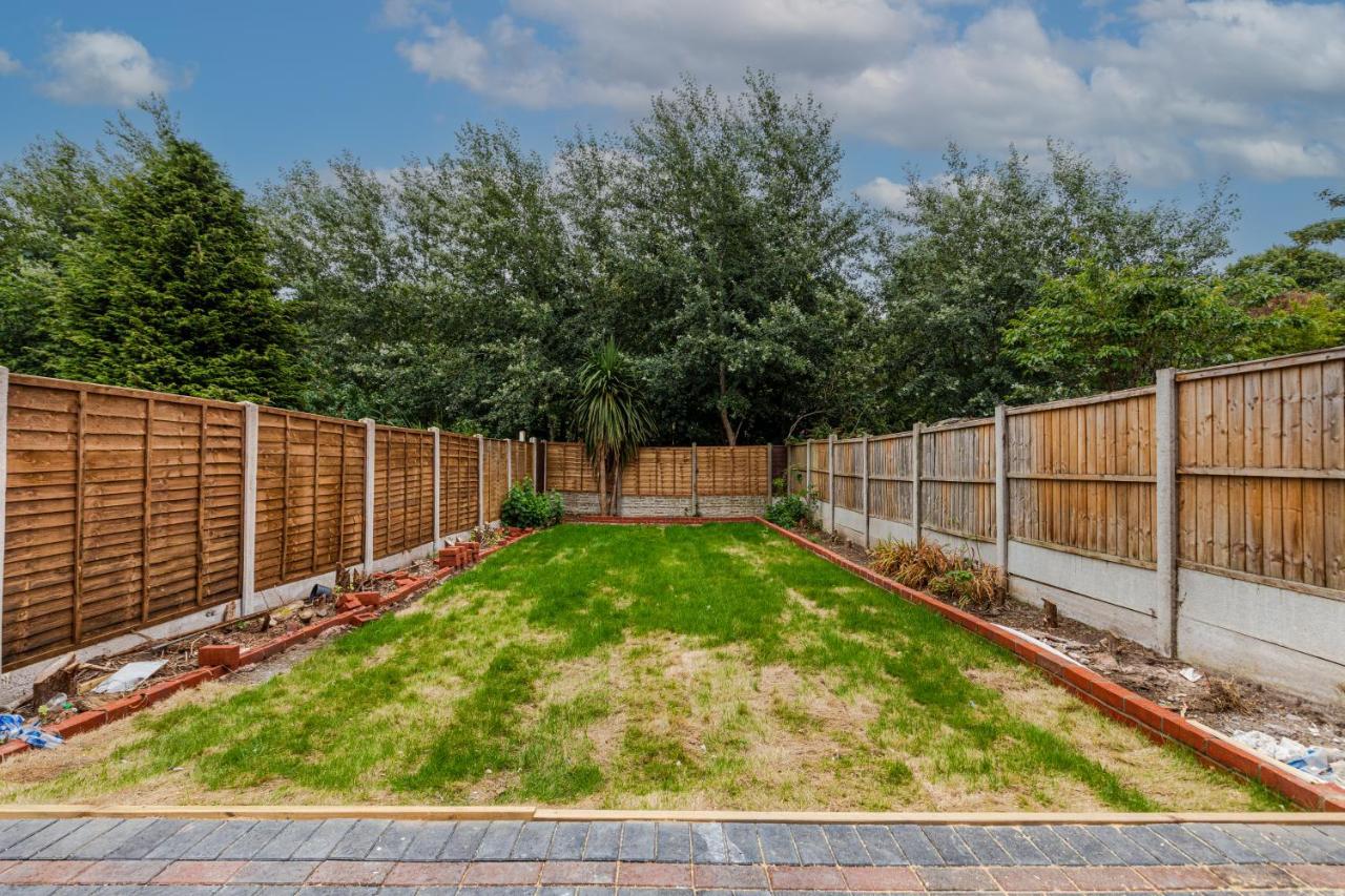 Walsall - 4 Bedroom House, Wi-Fi, Garden , Sleeps 8 - Jrr Stays Bescot Buitenkant foto