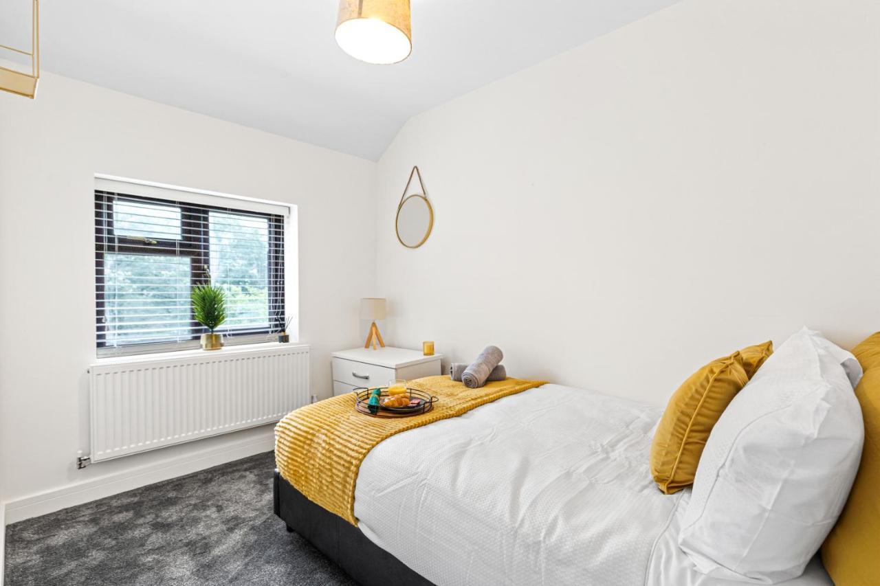 Walsall - 4 Bedroom House, Wi-Fi, Garden , Sleeps 8 - Jrr Stays Bescot Buitenkant foto