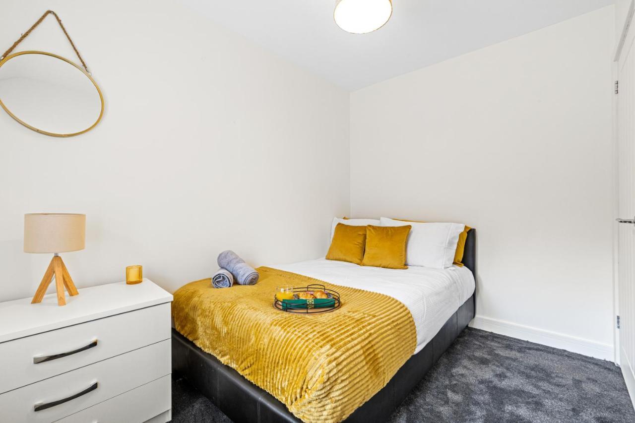 Walsall - 4 Bedroom House, Wi-Fi, Garden , Sleeps 8 - Jrr Stays Bescot Buitenkant foto