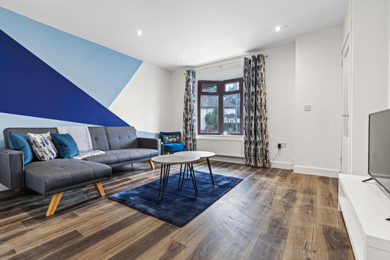 Walsall - 4 Bedroom House, Wi-Fi, Garden , Sleeps 8 - Jrr Stays Bescot Buitenkant foto