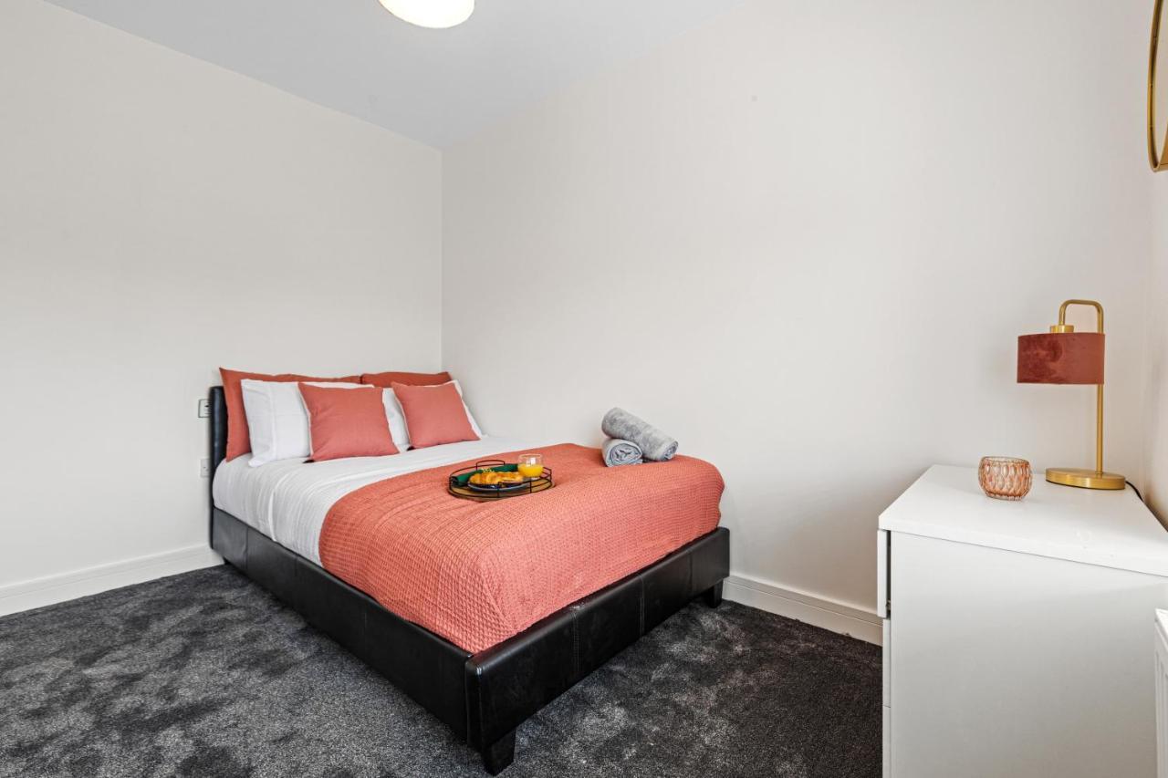 Walsall - 4 Bedroom House, Wi-Fi, Garden , Sleeps 8 - Jrr Stays Bescot Buitenkant foto